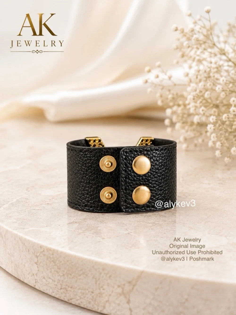 💎LUXURY Black Pebbled Leather V Gold Cuff Bracelet with Polished Gold V Accent